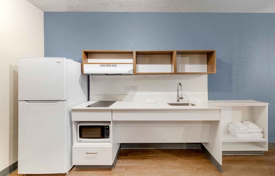 Building Photo - Furnished Studio-Ft. Lauderdale - Cruise Port - Airport