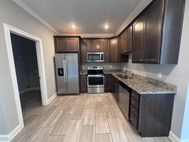 Building Photo - 274 Savannah Ave NE