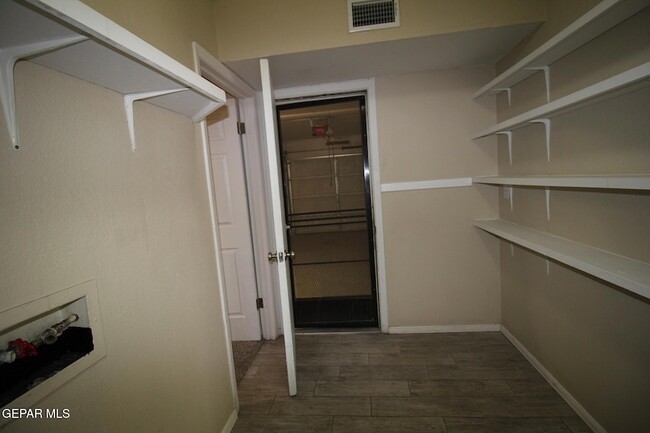 Building Photo - 351 Duanesburg St