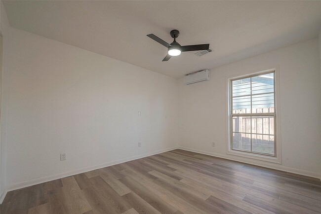 Building Photo - 3320 Hays St