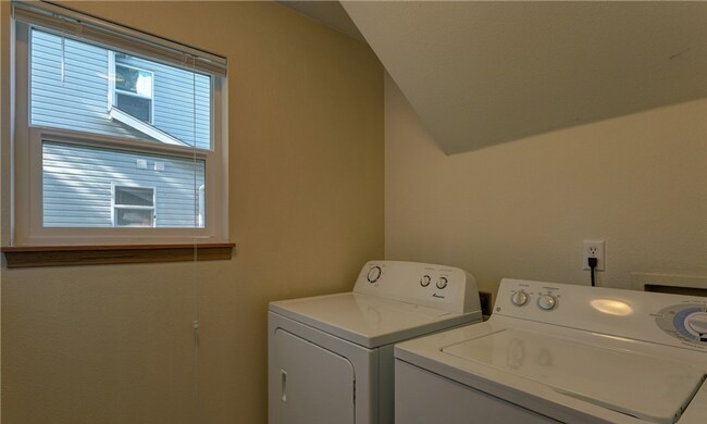 Building Photo - 2126-2128 Harris Ave