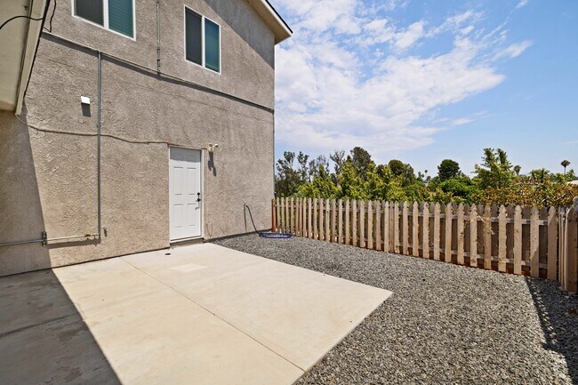 Building Photo - 5139 Ewing St