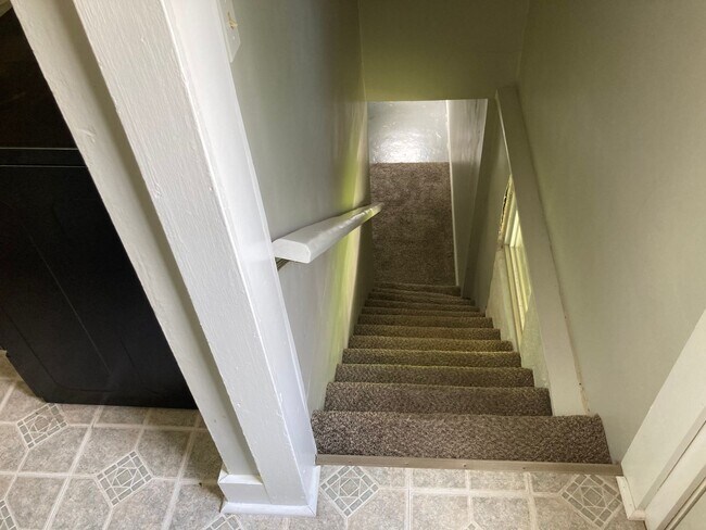 Building Photo - Rental Amount REDUCED!