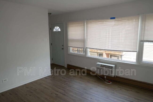 Building Photo - 748 E 5th Ct