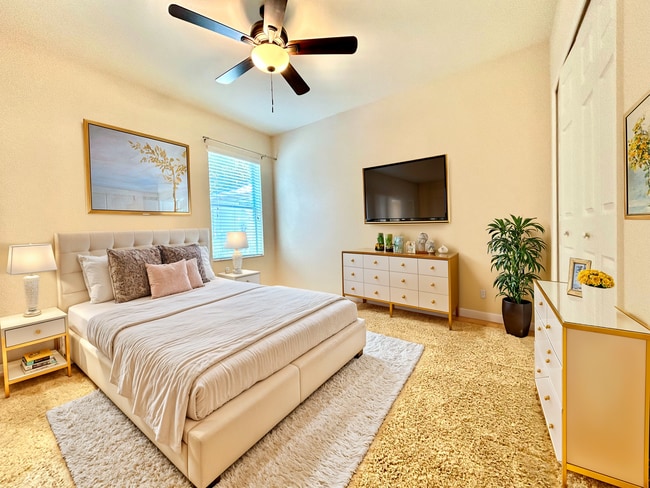 Building Photo - Luxury-living 4/Beds/3.5-Bath home in prestigious Highland Park!