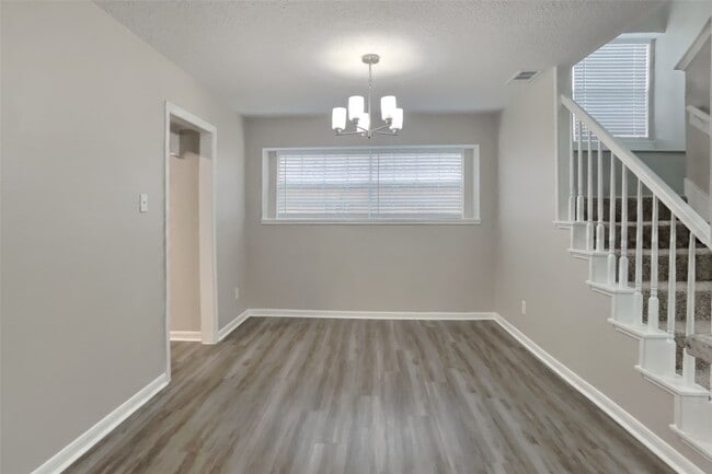 Building Photo - 1514 Chestnut Ln