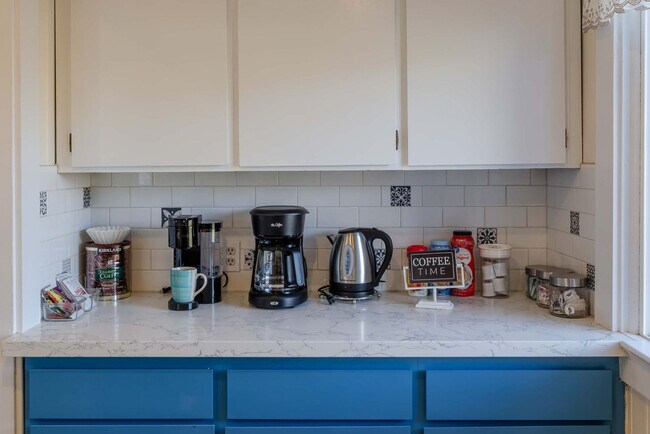 Building Photo - 640 S Columbia St