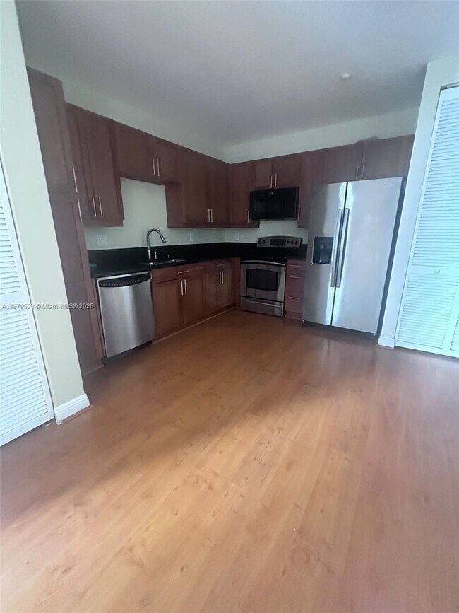 Building Photo - 1331 SW 3rd Ct