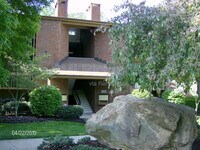 Building Photo - 2103 Turtle Creek Dr