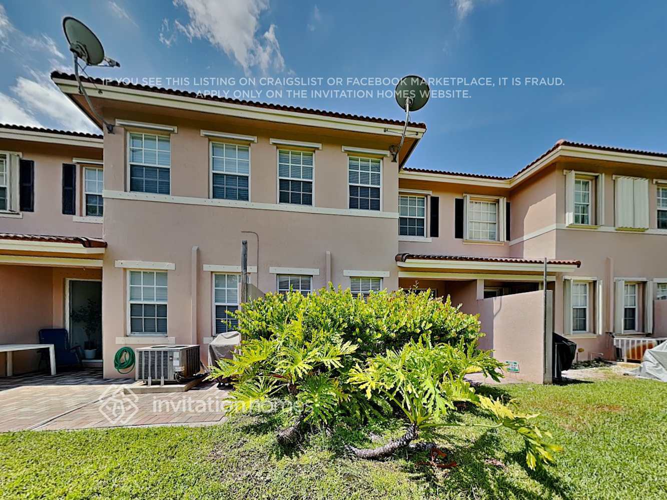 Building Photo - 251 Las Brisas Cir