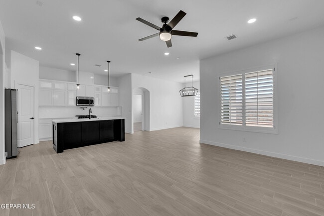 Building Photo - 15148 Destination