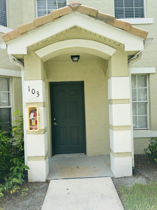 Building Photo - 166 SW Peacock Blvd