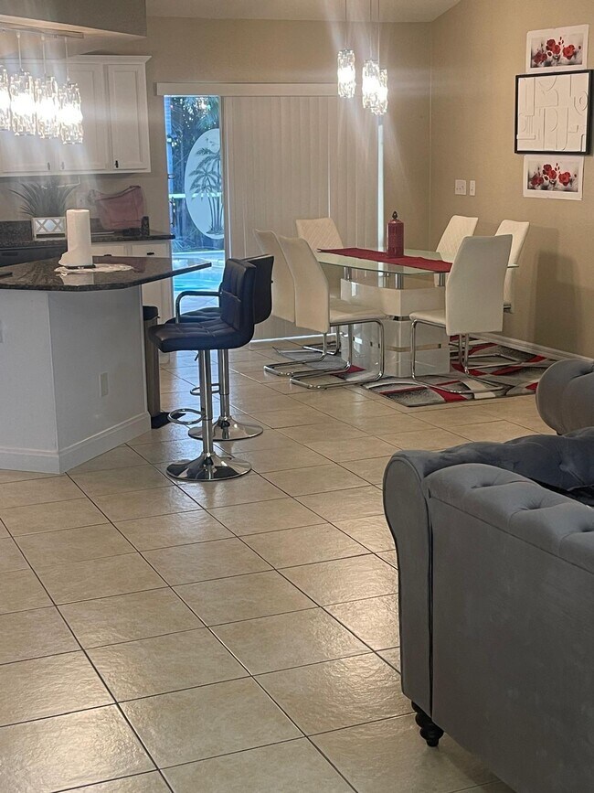 Building Photo - 2043 NW 6th Terrace