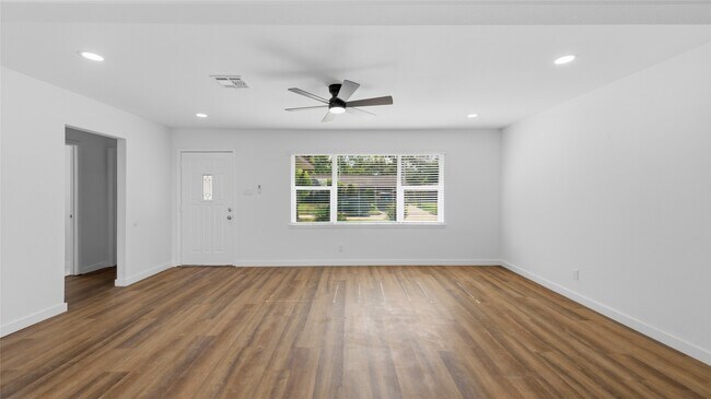 Building Photo - 9109 Lugary Dr