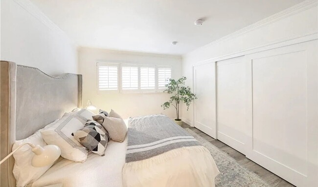 Building Photo - Amazing and Wonderful one bedroom Apartment .