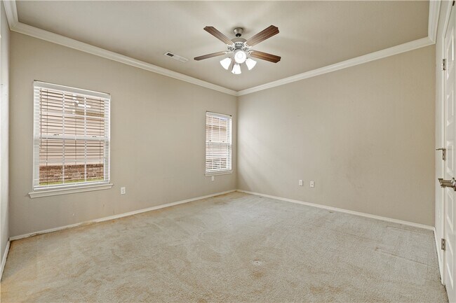 Building Photo - 614 N Keats Dr
