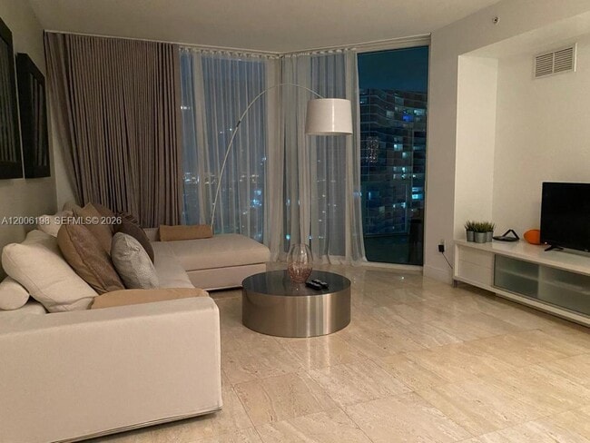 Building Photo - 1900 N Bayshore Dr