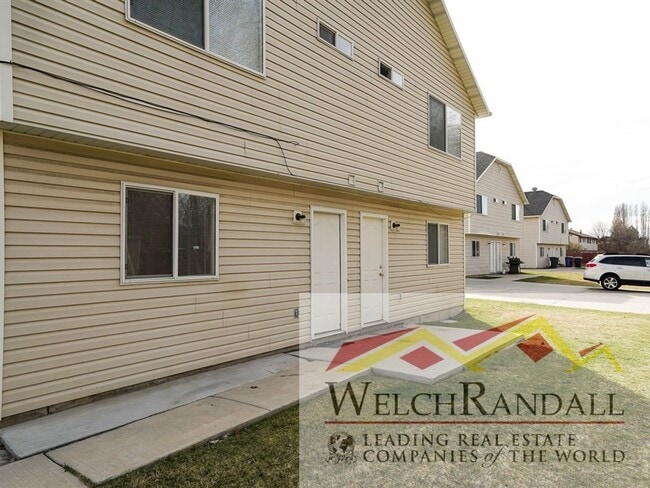 Building Photo - Beautiful 3 Bed 1.5 Bath Townhome in Ogden