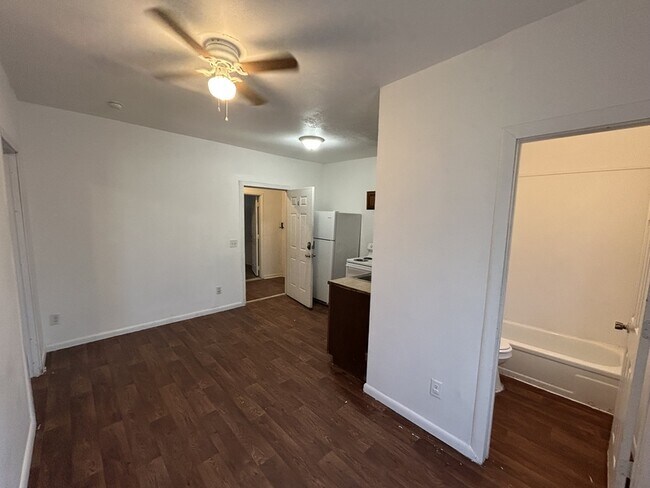 Building Photo - 1303 Bell St