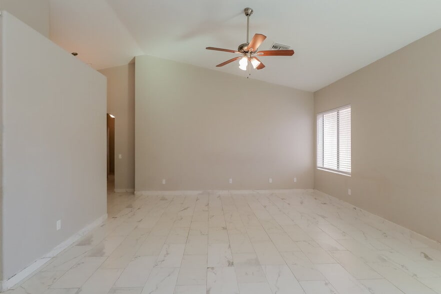 Building Photo - 10132 E Paseo San Bernardo