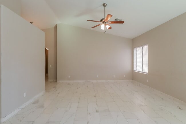 Building Photo - 10132 E Paseo San Bernardo