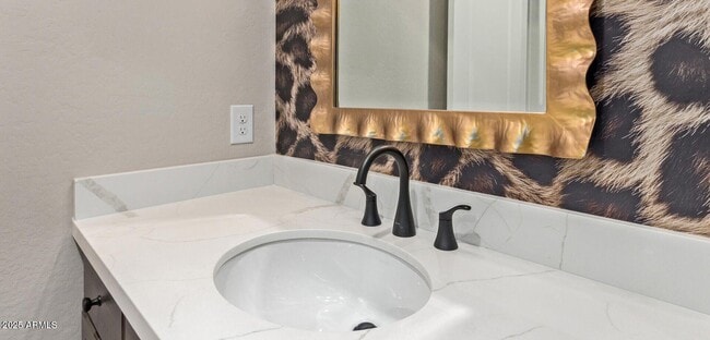 Building Photo - 2121 W Sonoran Desert Dr