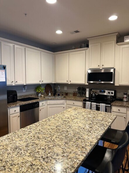 Building Photo - 14838 Mason Creek Cir