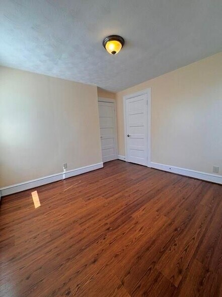 Building Photo - 31 Potter St