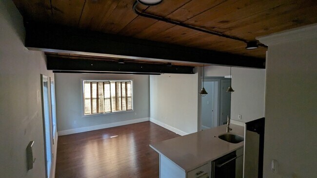 Building Photo - 192 Raymond St