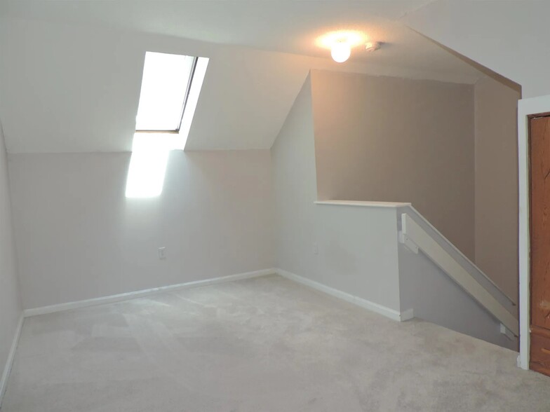 Building Photo - 34 Modena Dr