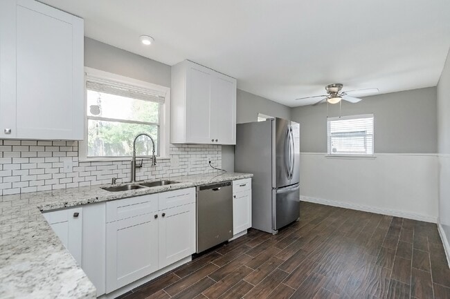 Building Photo - 1719 Longhorn Dr