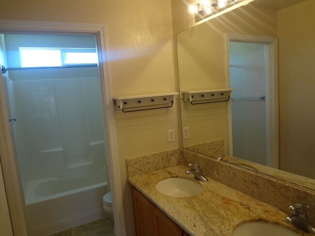 Building Photo - 4 br, 3.5 bath House - 2053 North Bend Drive
