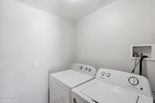 Building Photo - 1609 E Gaylon Dr