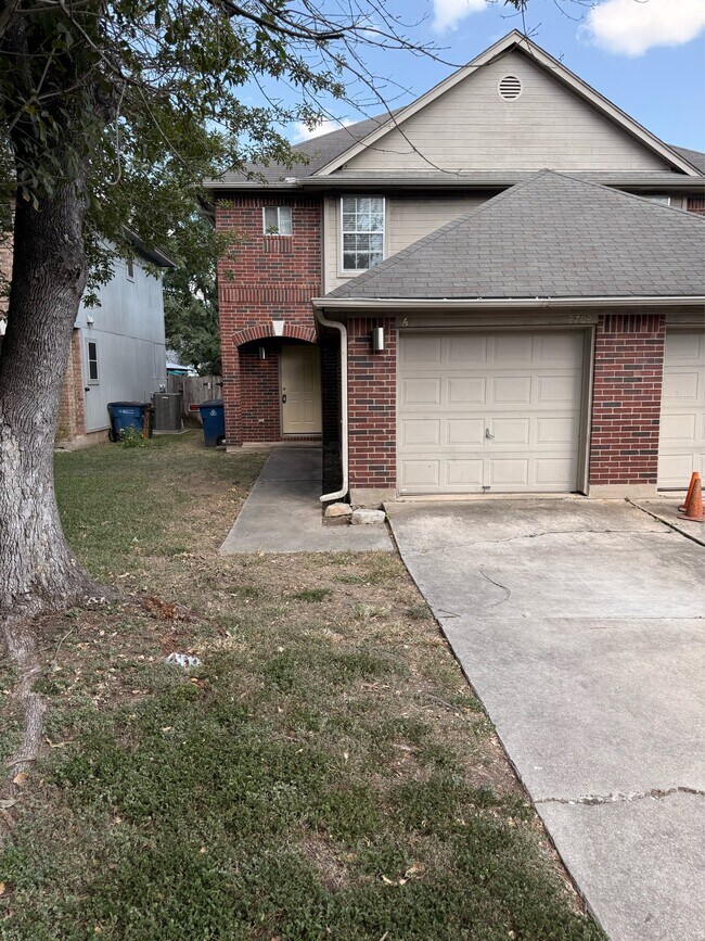 Building Photo - 9709 Sugar Hill Dr