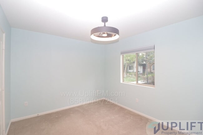 Building Photo - Spacious 4-bedroom, 4-bath Condo