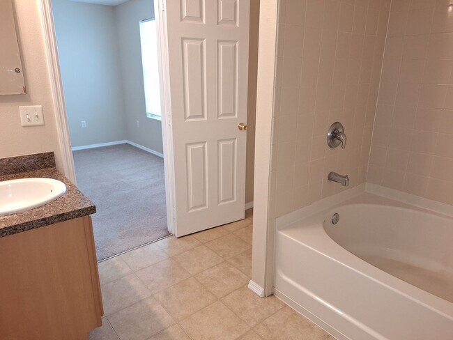 Building Photo - 2BR 2.5BA LANDINGS AT SUGAR MILL TOWNHOME