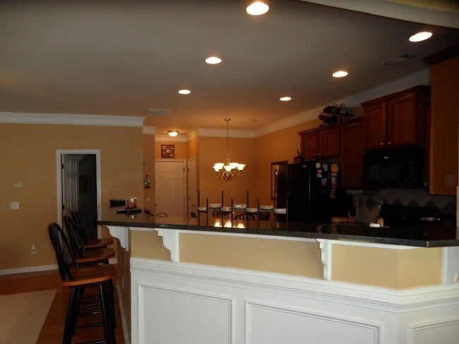 Building Photo - 5040 Hastings Terrace