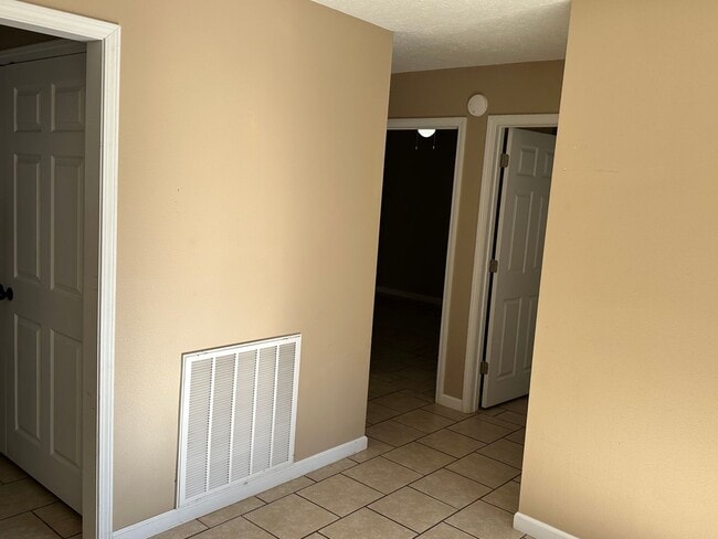 Building Photo - 2 Bedroom Duplex in Bald Knob – Great Location!