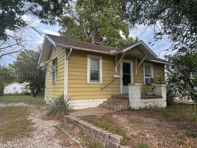 Primary Photo - $850 - 2 bed 1 bath - Single Family Home