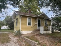 Building Photo - $850 - 2 bed 1 bath - Single Family Home