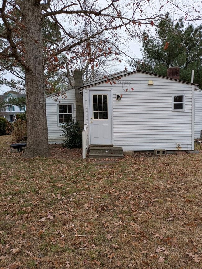 Building Photo - 12 Holly St