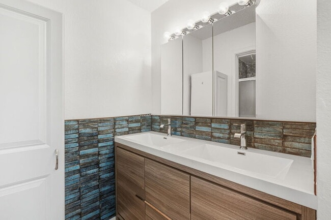 Building Photo - 10028 Biscanewoods Way