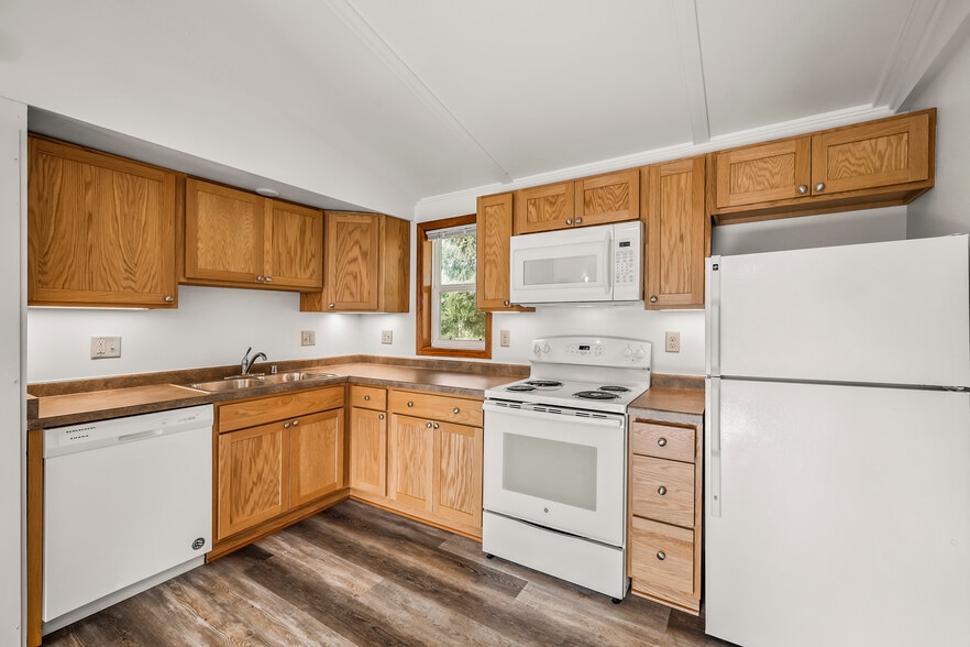 Building Photo - 512 S Main St