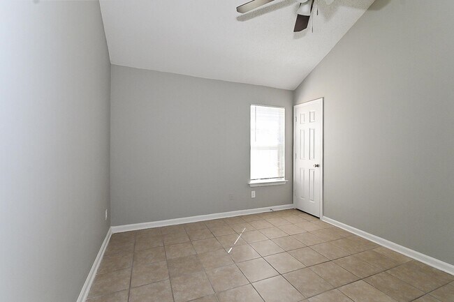 Building Photo - 7865 Shadowland Cove