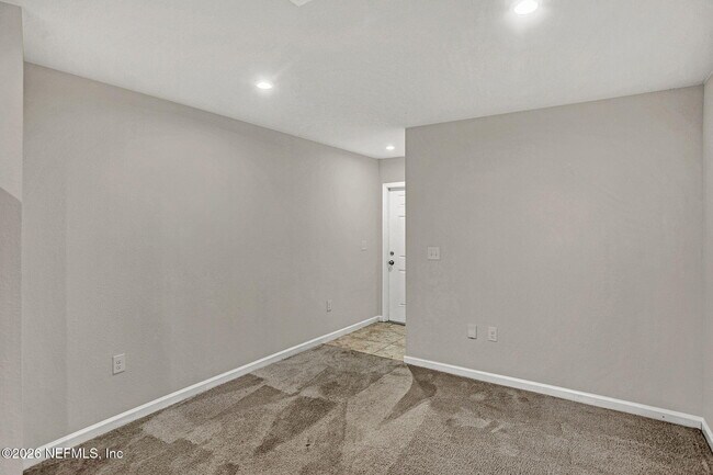 Building Photo - 5958 Creekside Crossing Dr