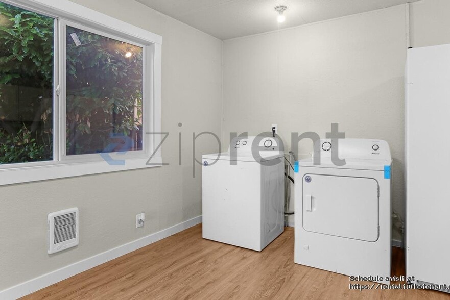 Building Photo - 1502 Kirkland Ave NE