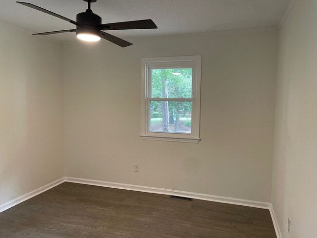 Building Photo - NEWLY RENOVATED 3 BED, 2 BATH BRICK HOME L...