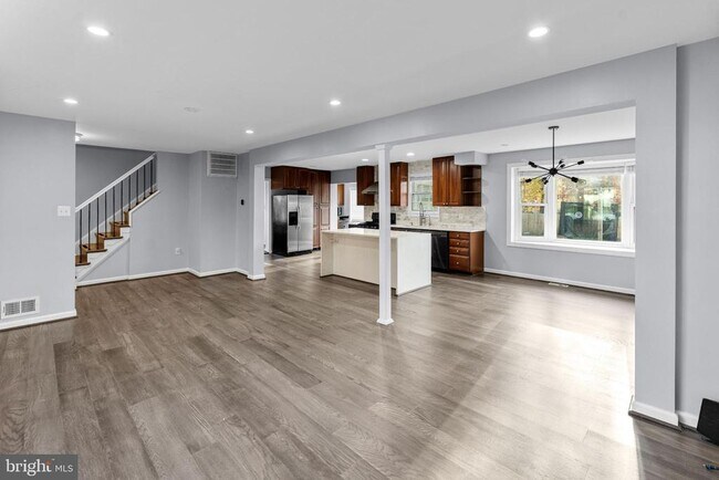 Building Photo - 6910 Ontario St