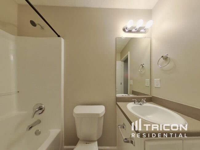 Building Photo - 581 Meadow Spring Dr