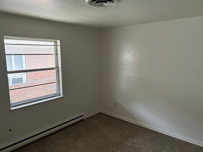 Building Photo - 211 N Tompkins St